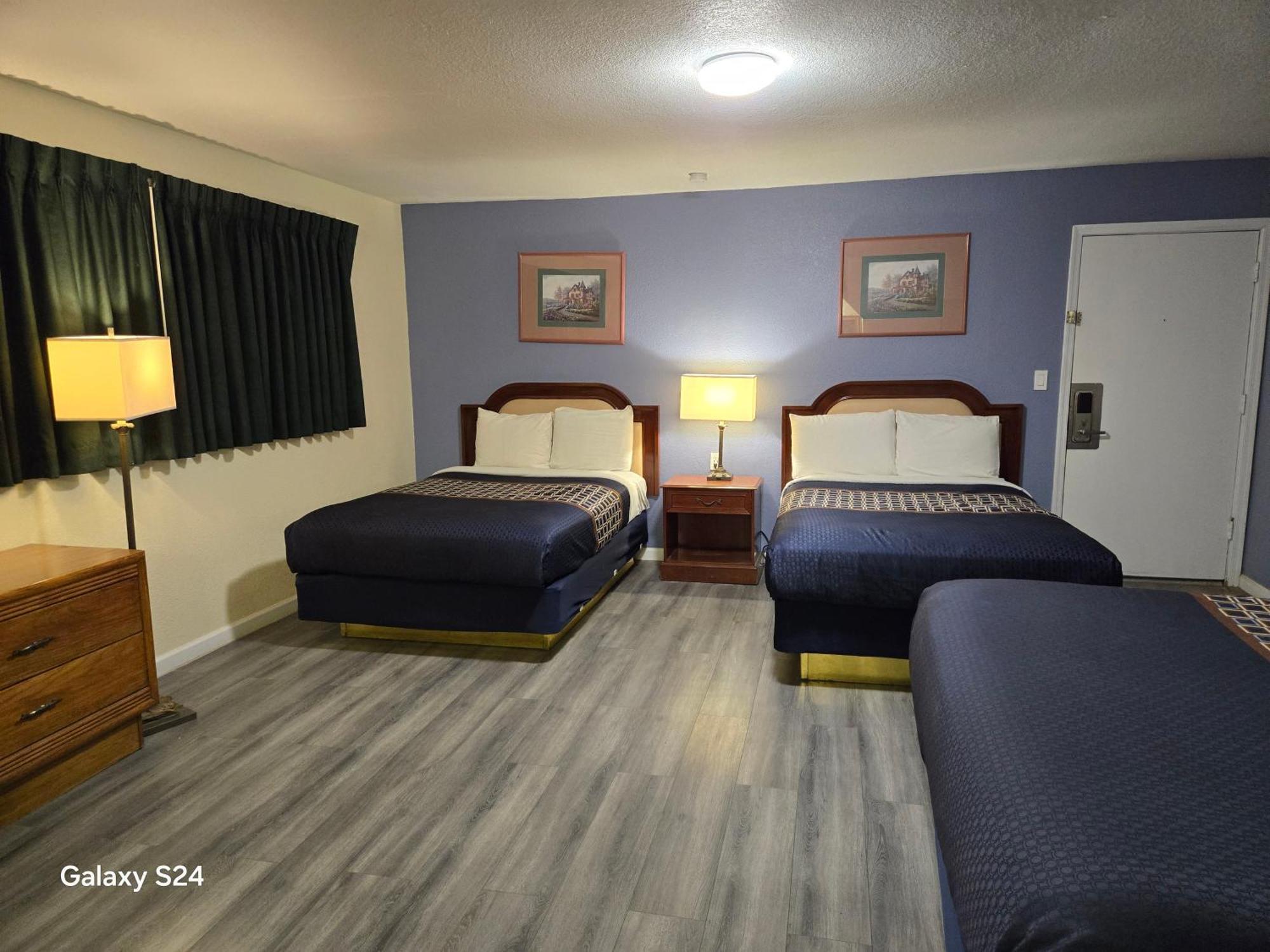 Rodeway Inn & Suites Blythe I-10 Exterior photo