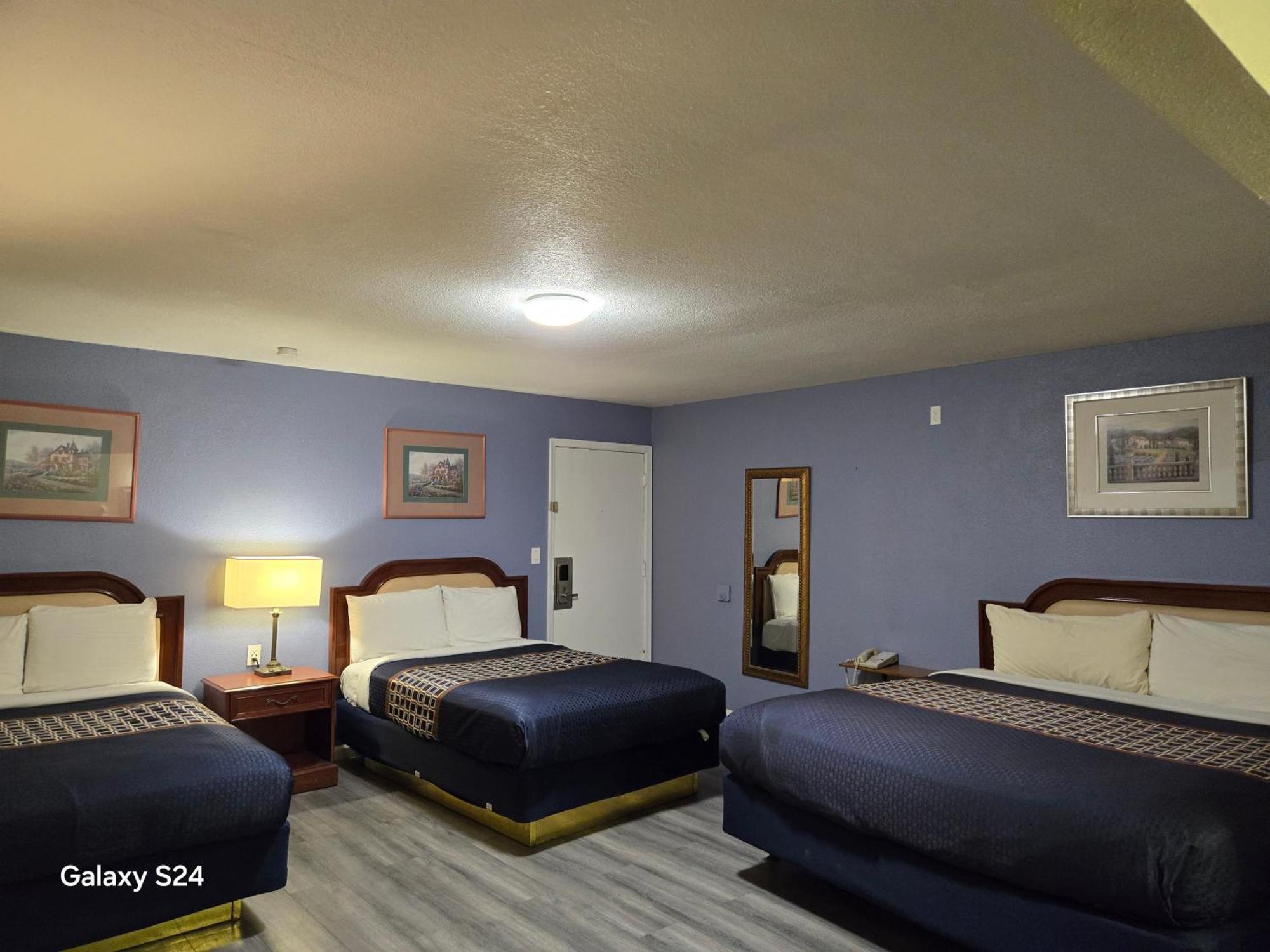 Rodeway Inn & Suites Blythe I-10 Exterior photo