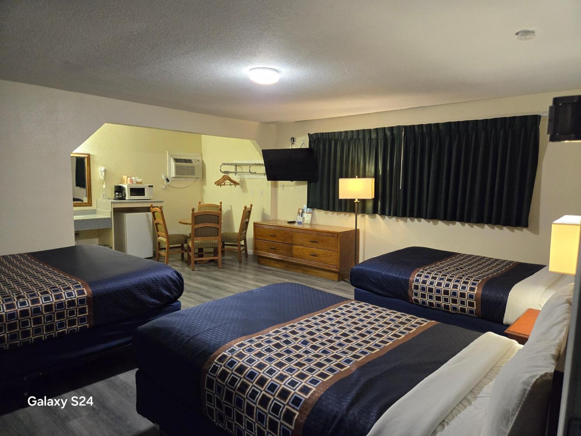 Rodeway Inn & Suites Blythe I-10 Exterior photo